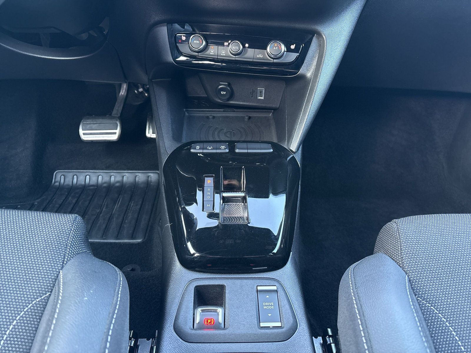 Corsa F GS 1.2 Hybrid 48V 100kW eDCT6+SHZ+LHZ+NAVI+++