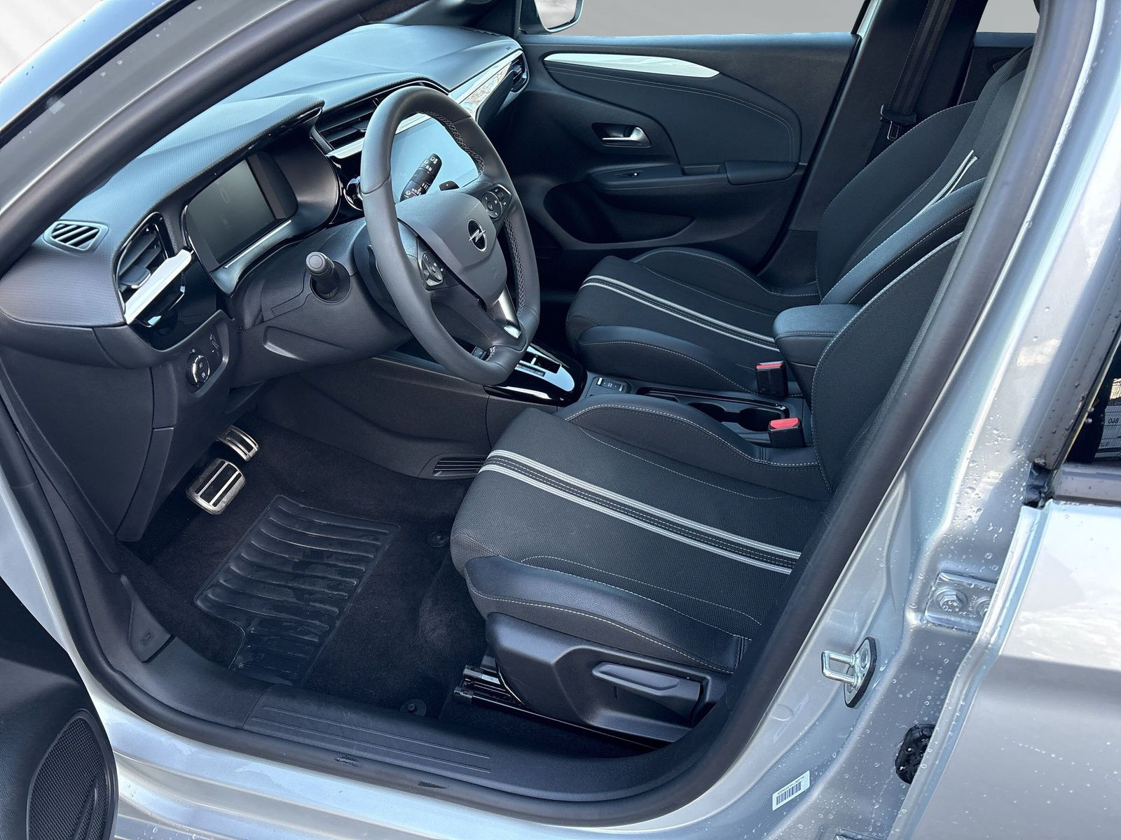 Corsa F GS 1.2 Hybrid 48V 100kW eDCT6+SHZ+LHZ+NAVI+++