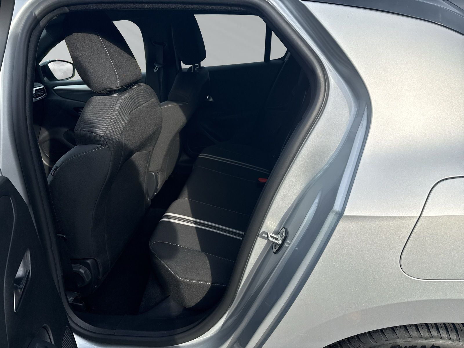 Corsa F GS 1.2 Hybrid 48V+KAMERA+SHZ+LHZ+NAVIGA+