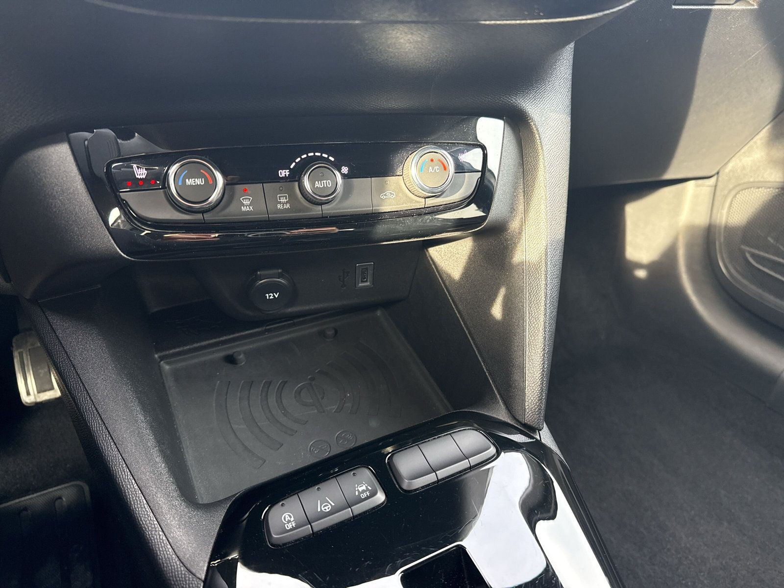 Corsa F GS 1.2 Hybrid 48V+KAMERA+SHZ+LHZ+NAVIGA+