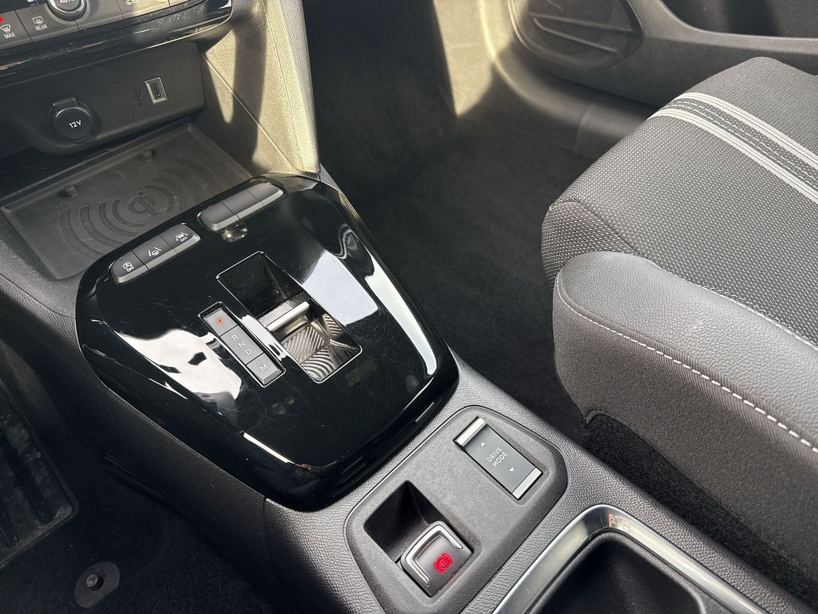 Corsa F GS 1.2 Hybrid 48V+KAMERA+SHZ+LHZ+NAVIGA+