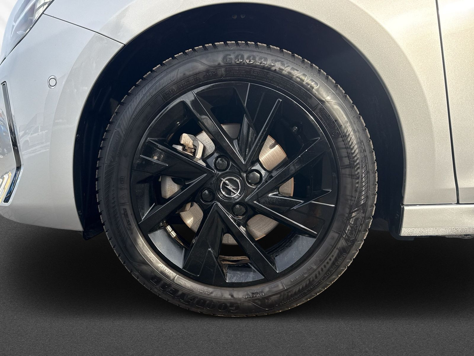 Corsa F GS 1.2 Hybrid 48V+KAMERA+SHZ+LHZ+NAVIGA+