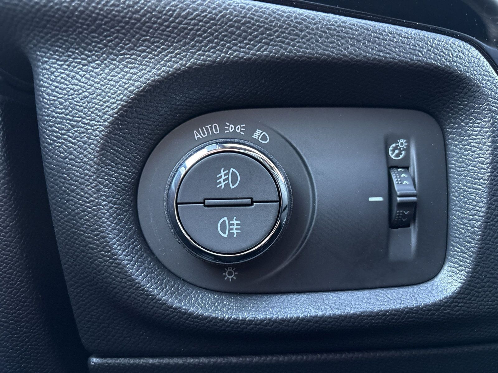 Corsa F GS 1.2 Hybrid 48V 100kW eDCT6+SHZ+LHZ+NAVI+++