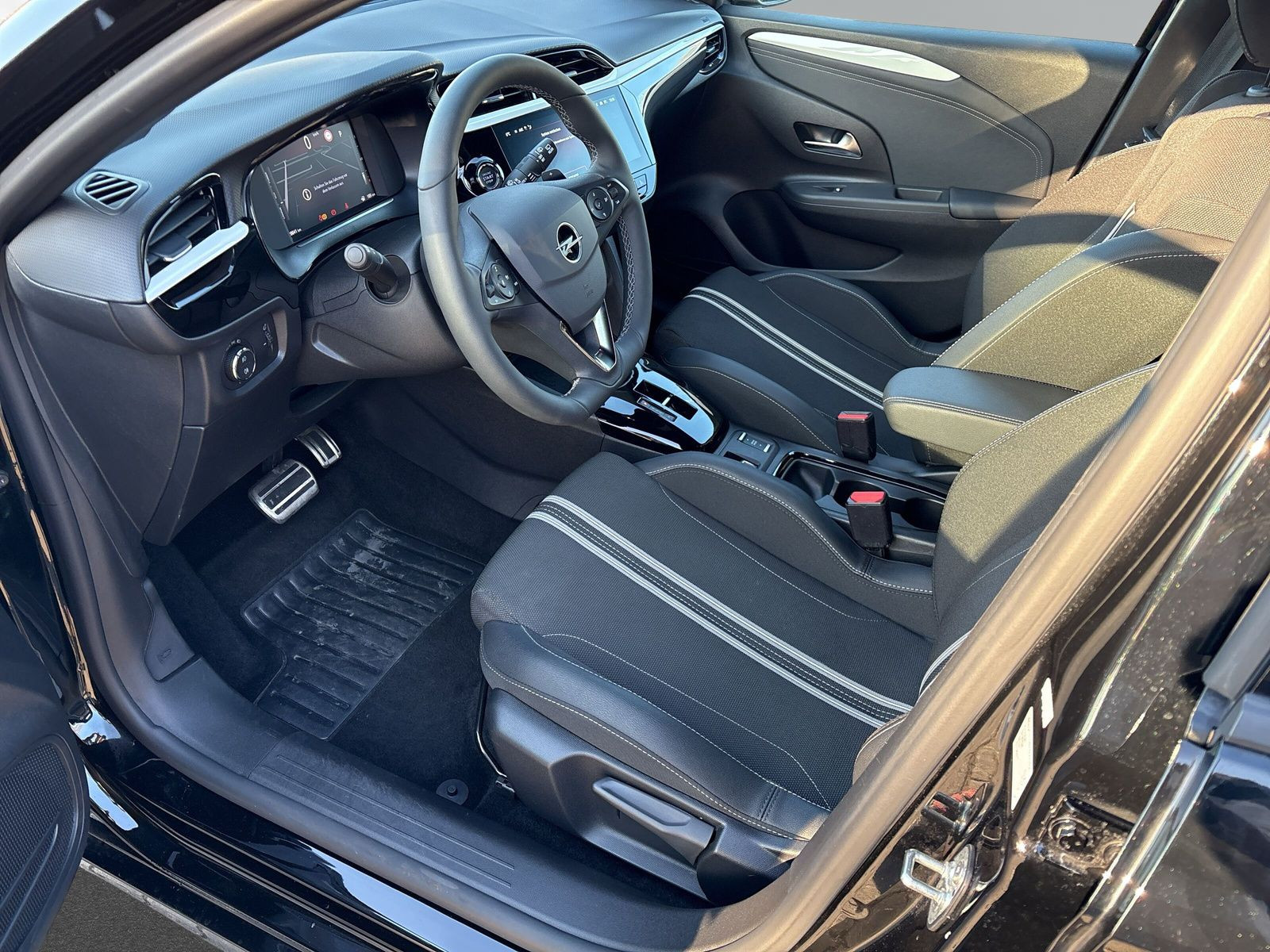 Corsa F GS 1.2 Hybrid 48V 100kW eDCT6+SHZ+LHZ+NAVI+++