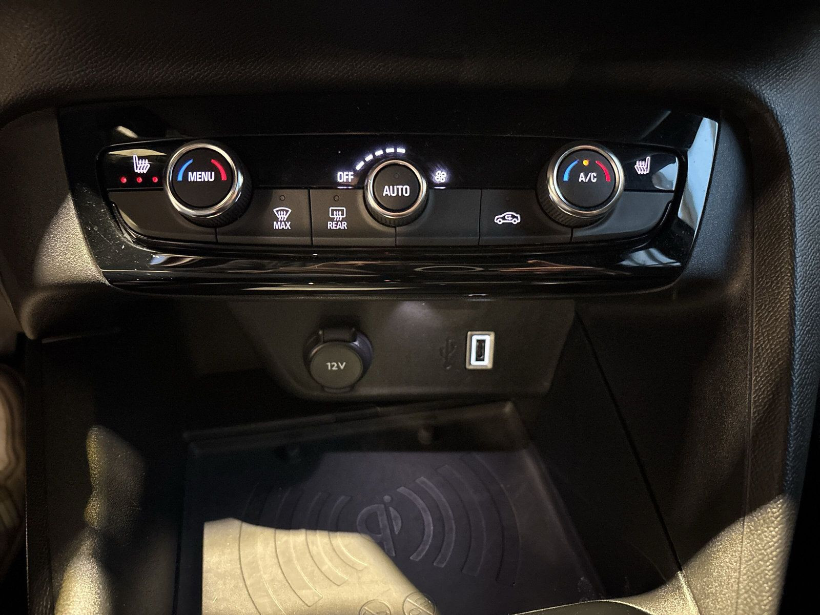 Corsa F GS 1.2 Hybrid 48V 100kW eDCT6+SHZ+LHZ+NAVI+++