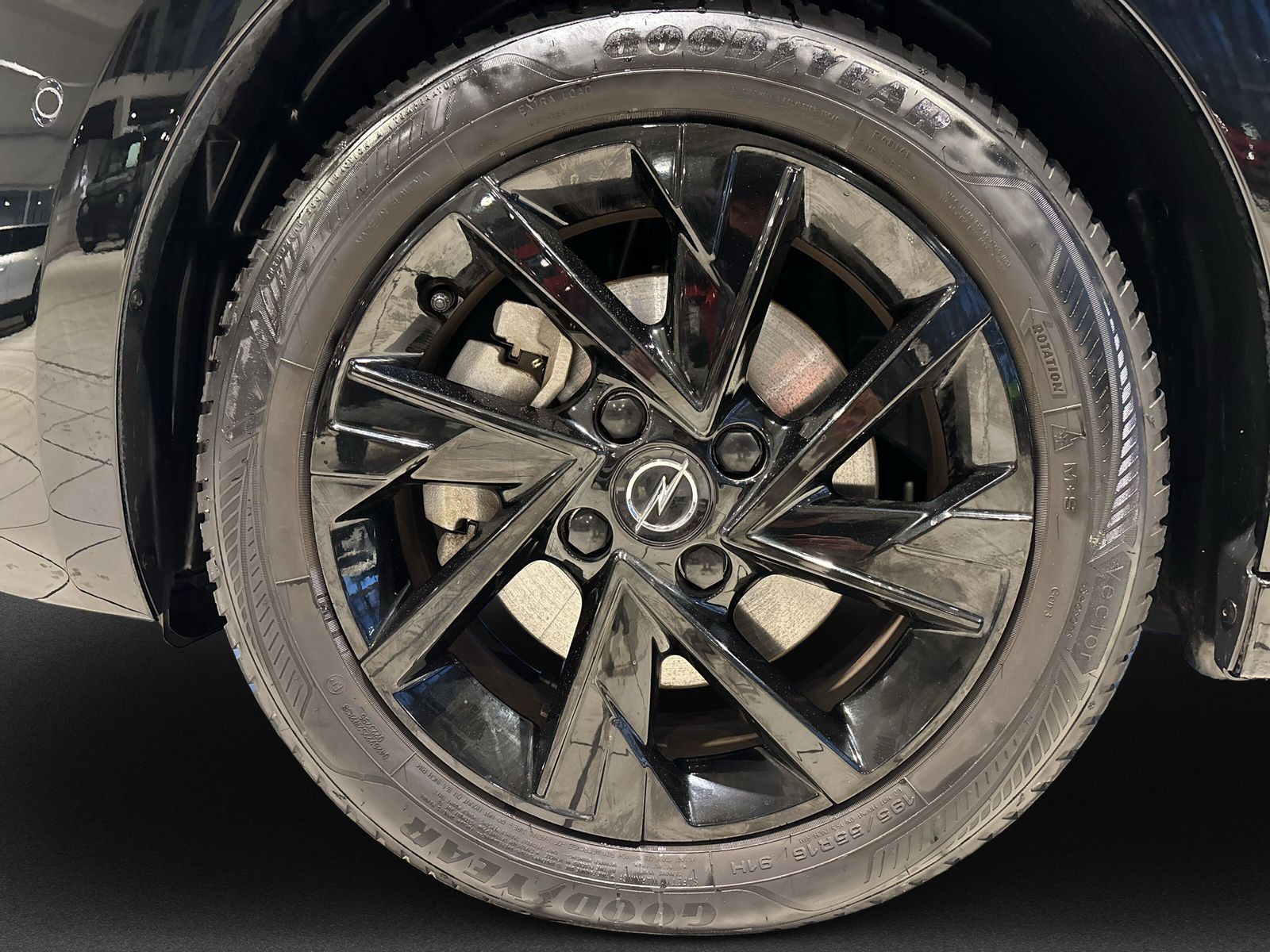 Corsa F GS 1.2 Hybrid 48V 100kW eDCT6+SHZ+LHZ+NAVI+++