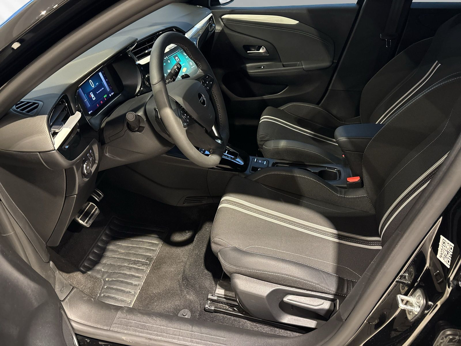 Corsa F GS 1.2 Hybrid 48V 100kW eDCT6+SHZ+LHZ+NAVI+++