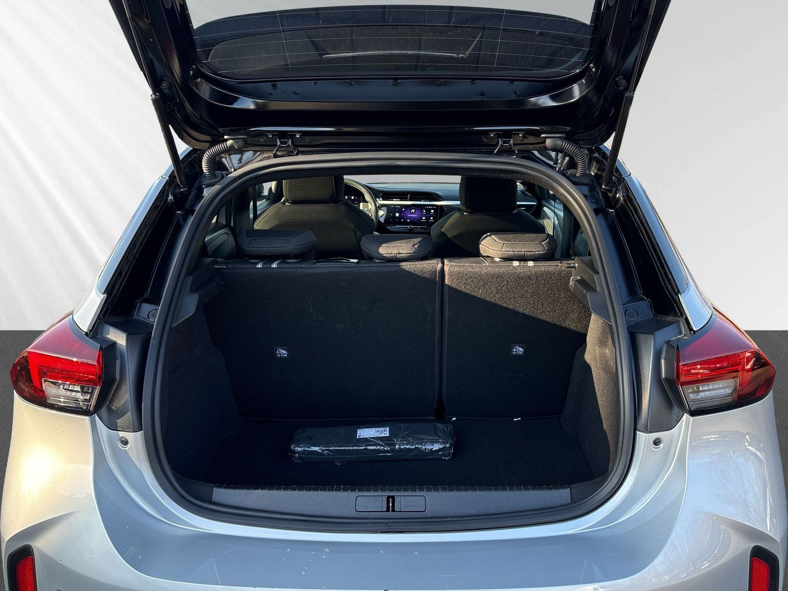 Corsa F GS 1.2 Hybrid 48V 100kW eDCT6+SHZ+LHZ+NAVI+CAM+