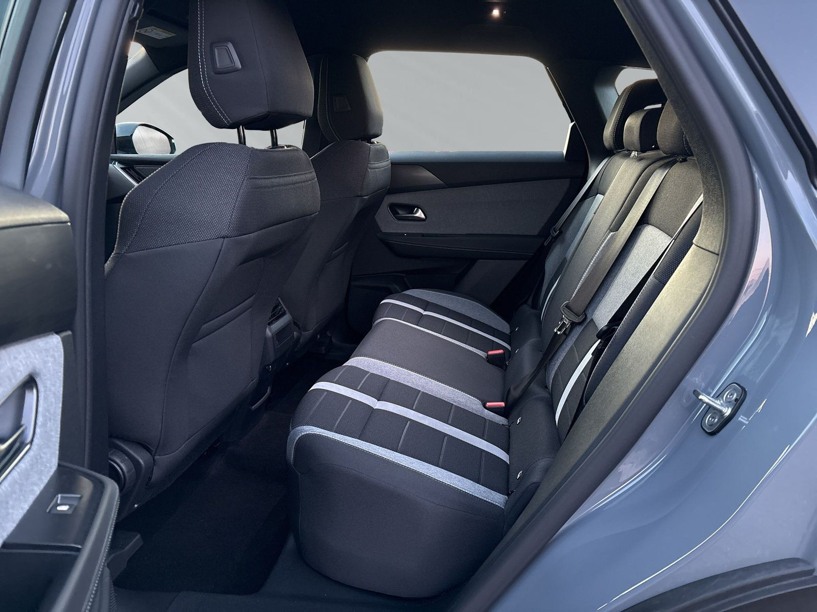 Grandland B Edition 1.2 Hybrid 48V 100kW eDCT6+SHZ+LHZ+NAVI++