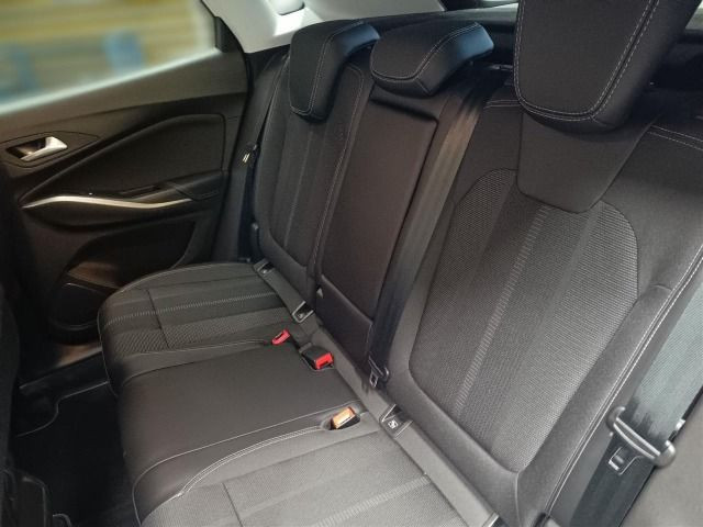 Grandland GS 1.2 Turbo +AT8+SHZ+LHZ+CARPLAY+PDC+