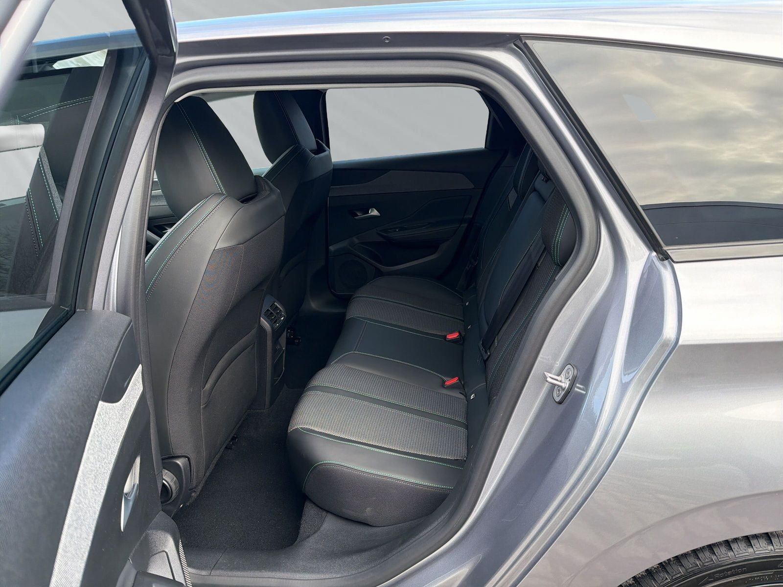 308 Peugeot SW Allure Hybrid145 E-DSC6+Allwetter