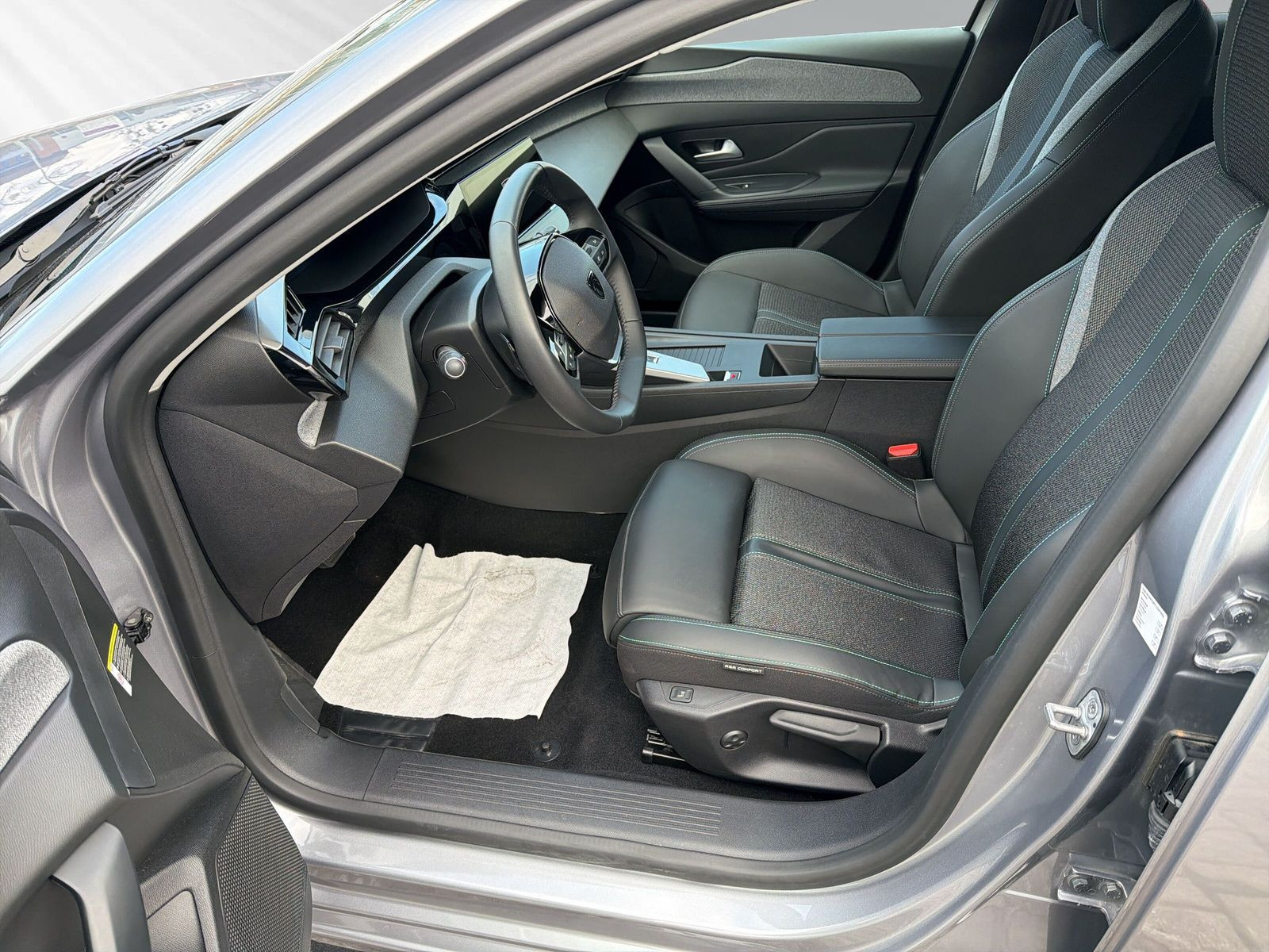 308 Peugeot SW Allure Hybrid145 E-DSC6+Allwetter