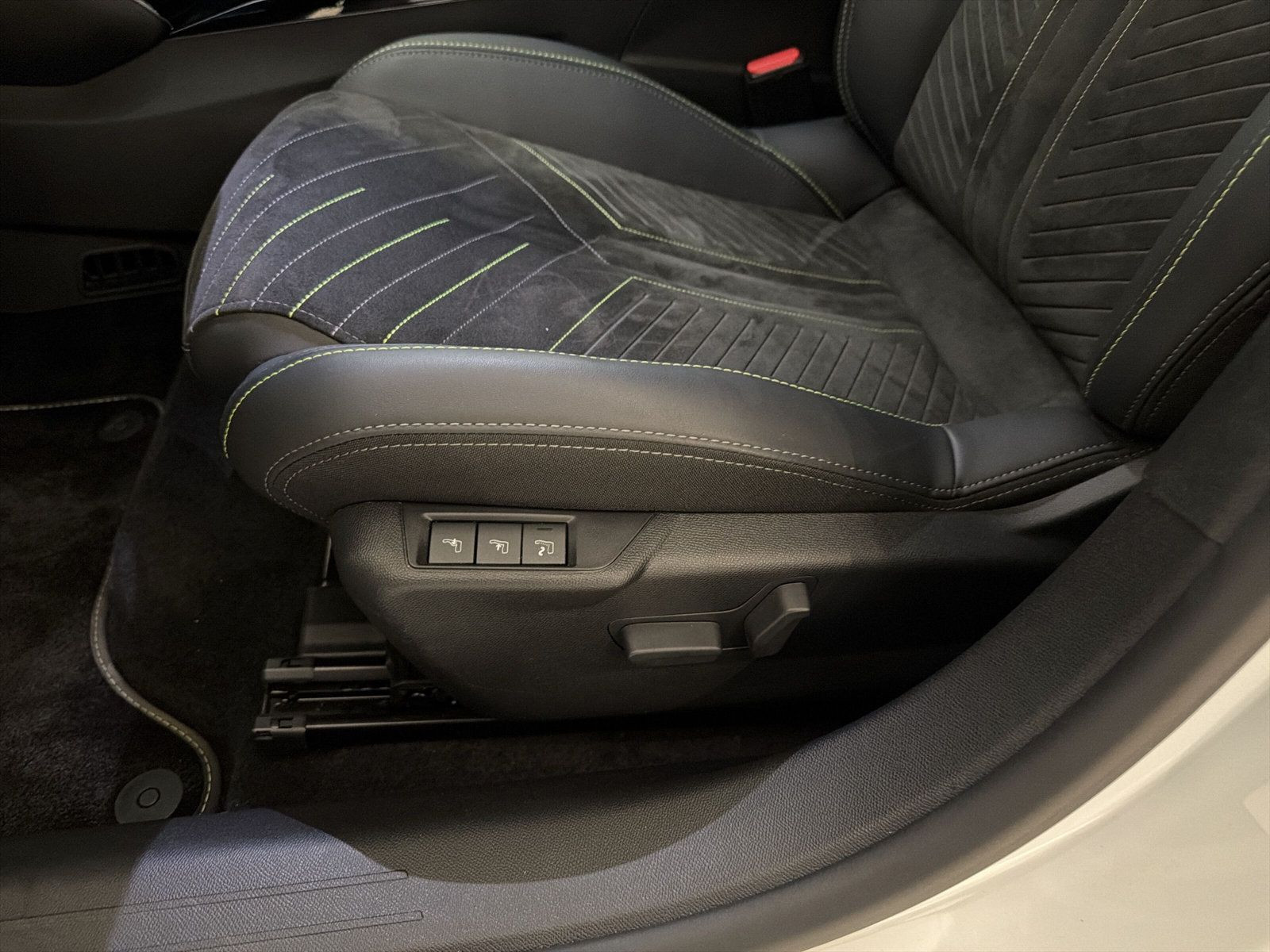 208 Peugeot 208 GT Hybrid 110 E-DSC6+Elek.Sitze+