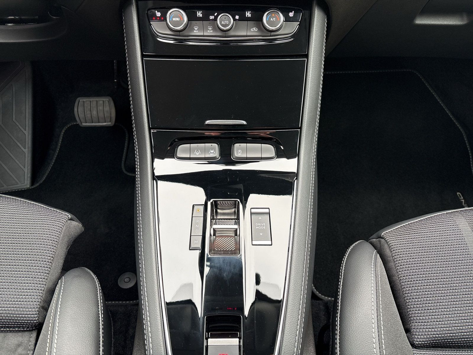 Grandland GS 1.2 Turbo AT8+NAVI+CARPLAY+PDC+CAM+