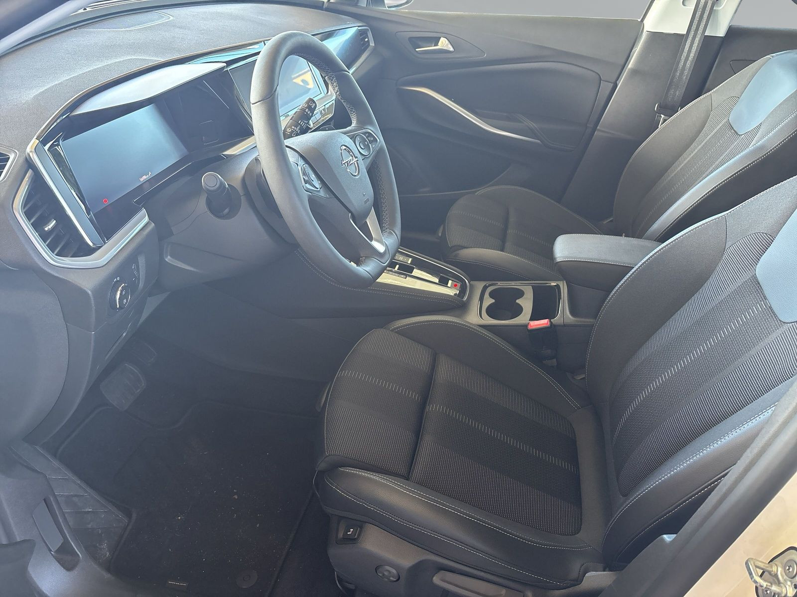 Grandland 1.2 GS KLIMA+PDC+KAMERA+SHZ+LHZ+AT8+++