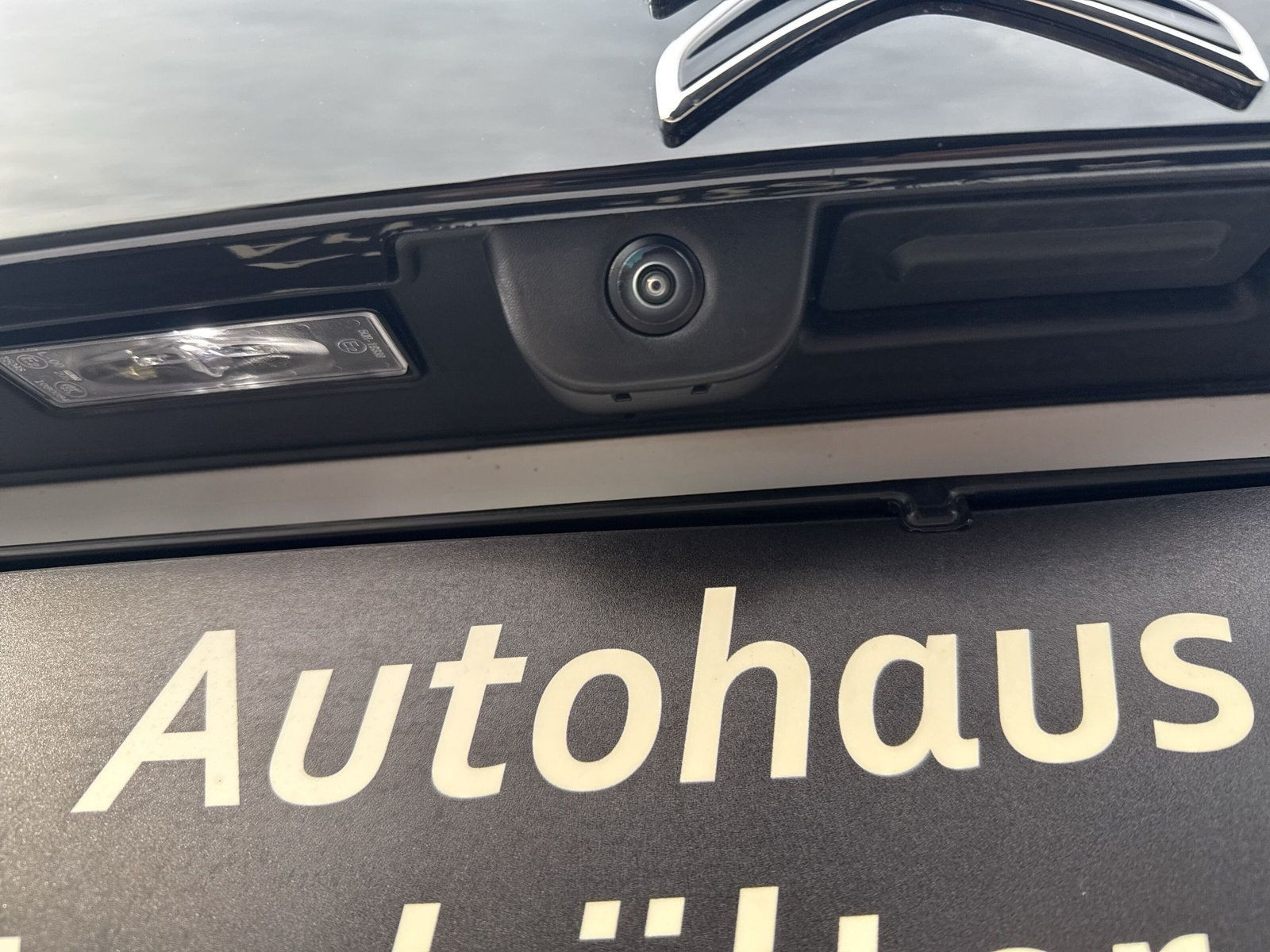 C4 PLUS PURETECH +130 +EAT8+KAMERA+PDC+CARPLAY++