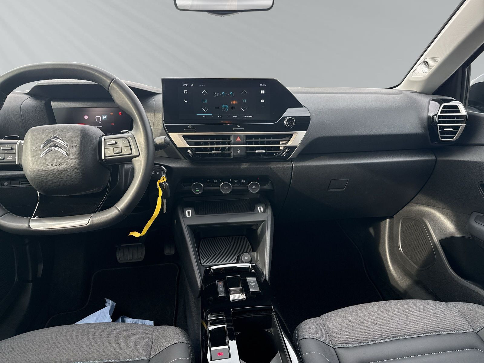 C4 PLUS PURETECH +130 +EAT8+KAMERA+PDC+CARPLAY++