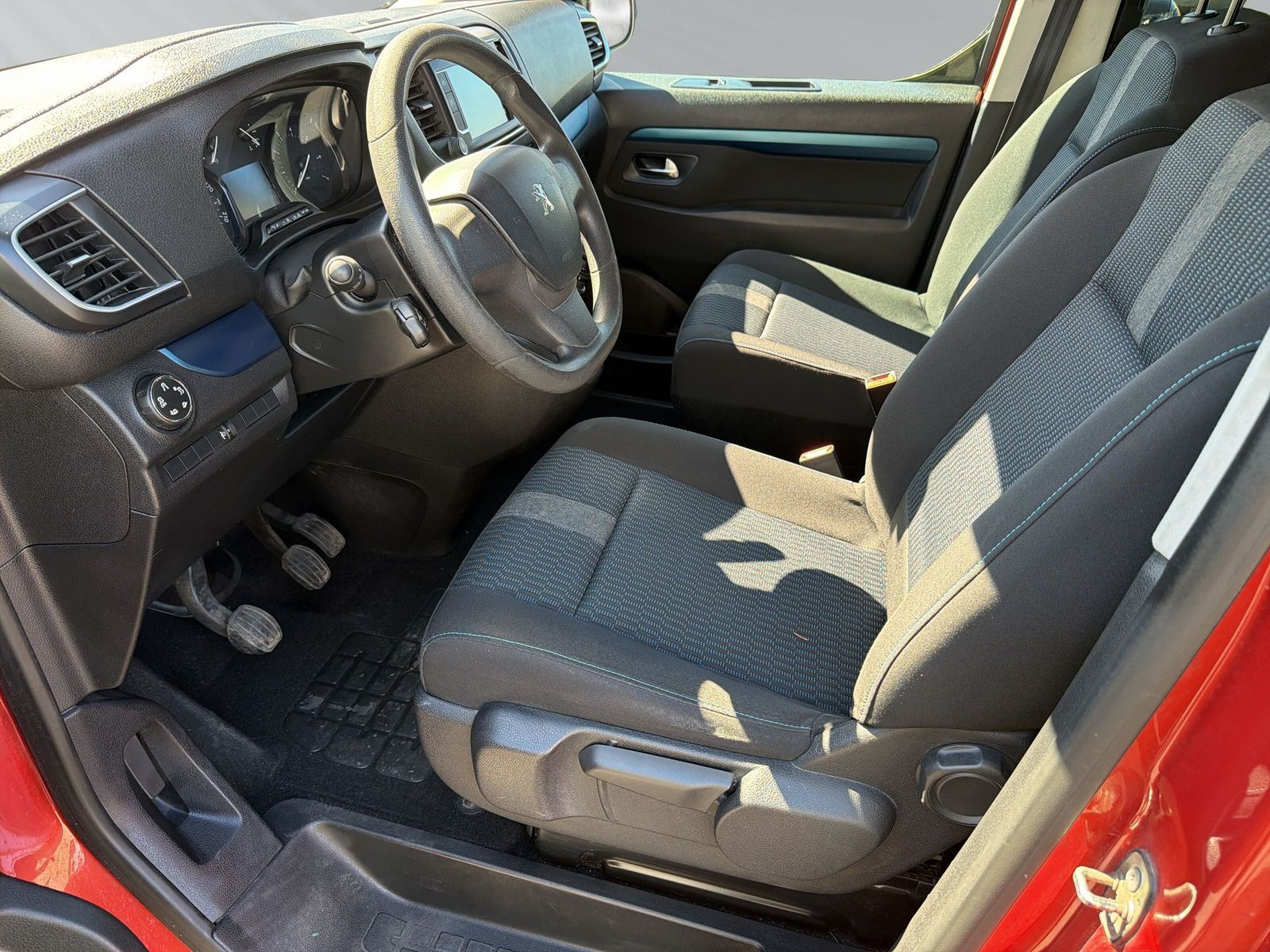 TRAVELLER 1.6 Blue HDi 115 L2 ACTIVE +AHK+PDC+AL