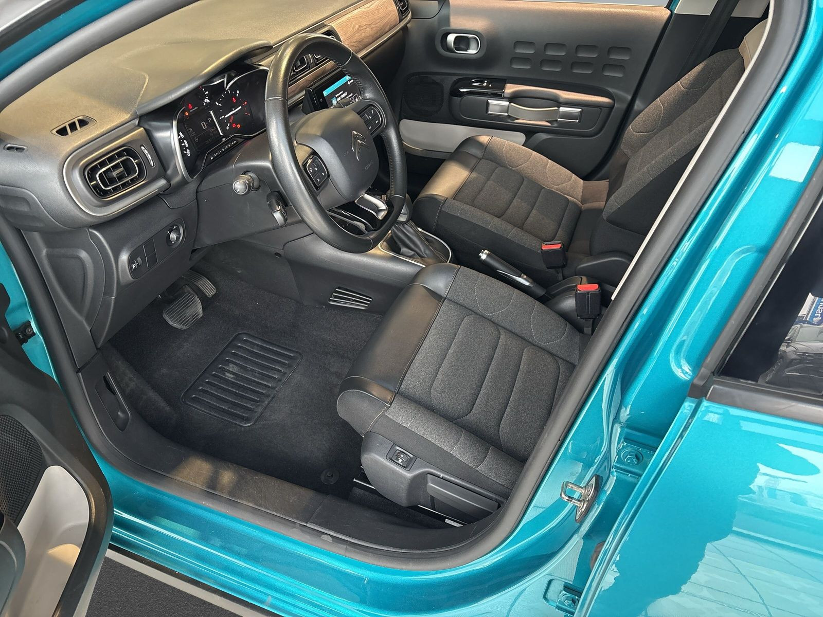 C3 SHINE PACK+ PURETECH 110+CARPLAY+CAM+PDC+SHZ+