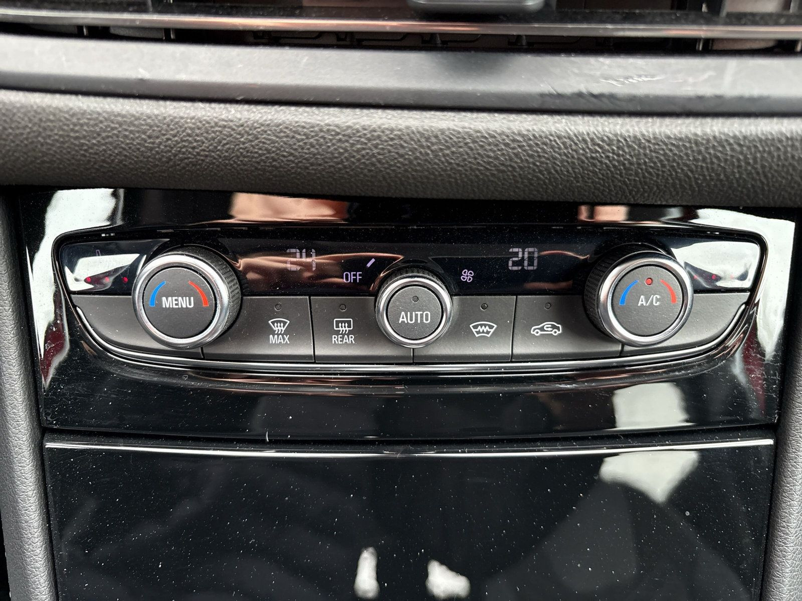 Grandland GS 1.2 Turbo S/S 96KW AT8+SHZ+LHZ+CAM+