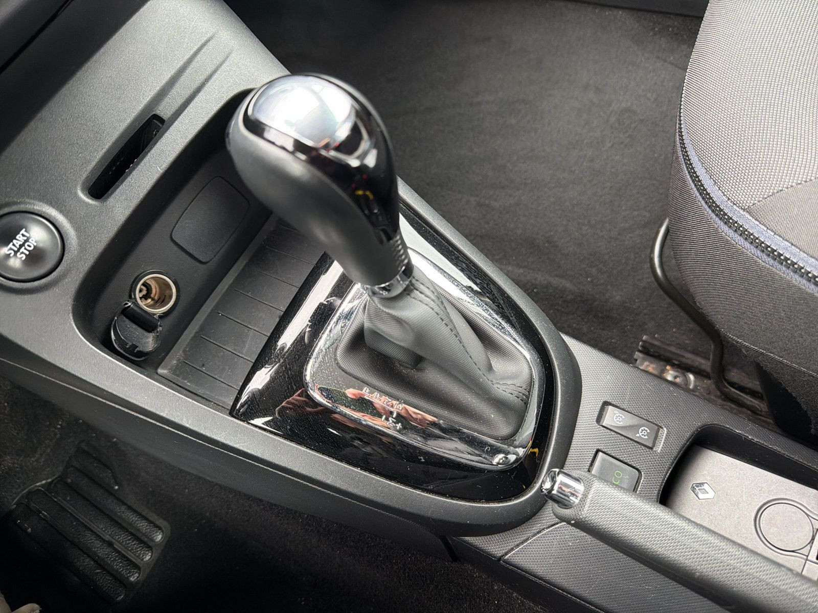 Captur 1.2 TCe 120 Luxe+AUTOMATIK+SITZHEIZ+NAVI+