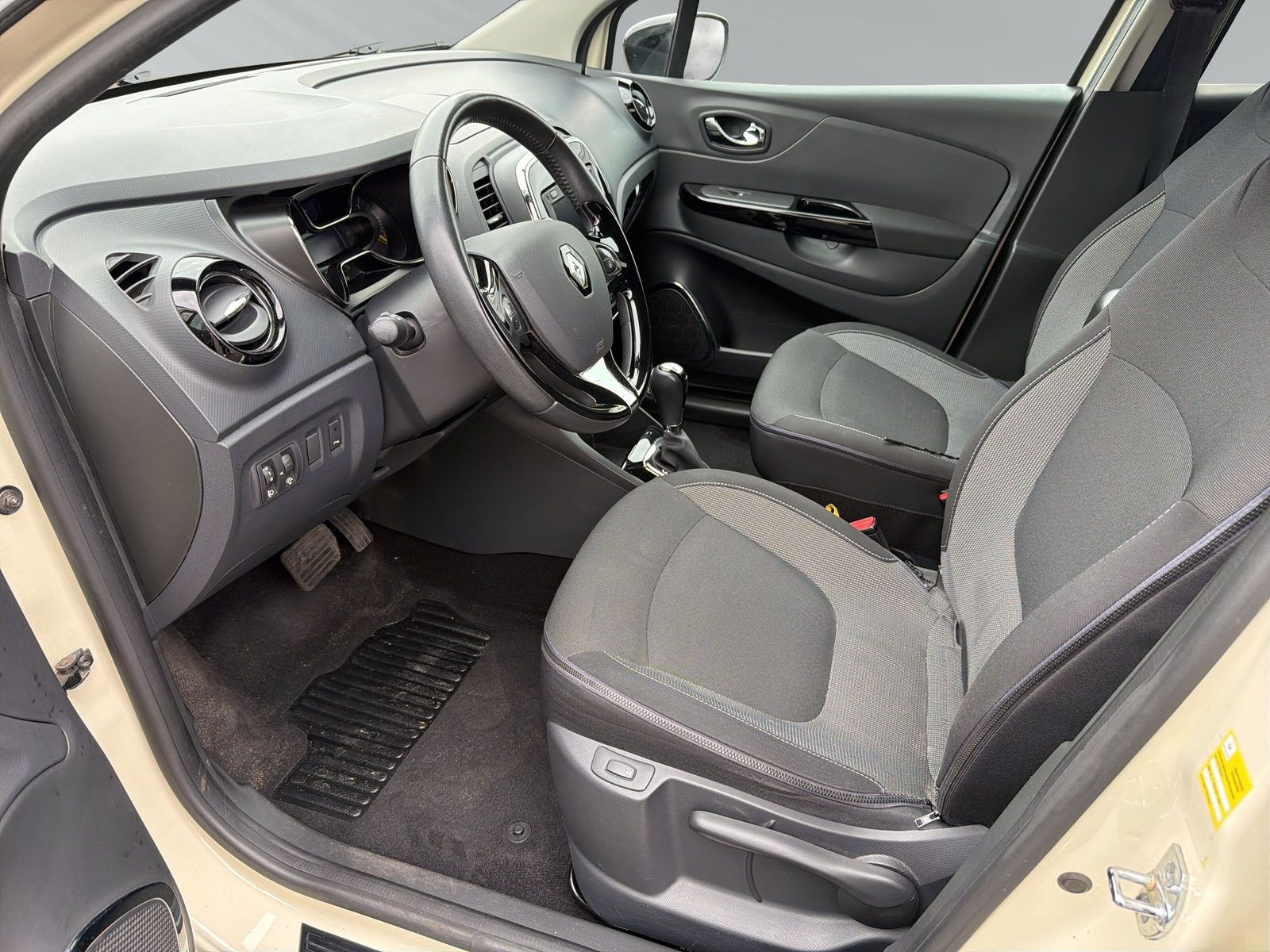 Captur 1.2 TCe 120 Luxe+AUTOMATIK+SITZHEIZ+NAVI+