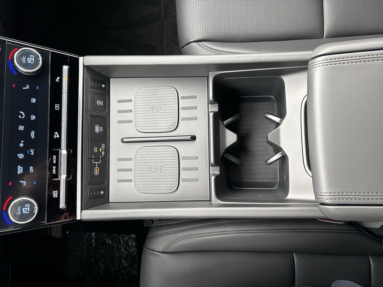 SANTA FE HEV 5S MY26 1.6 6AT 2WD Blackline +Dach