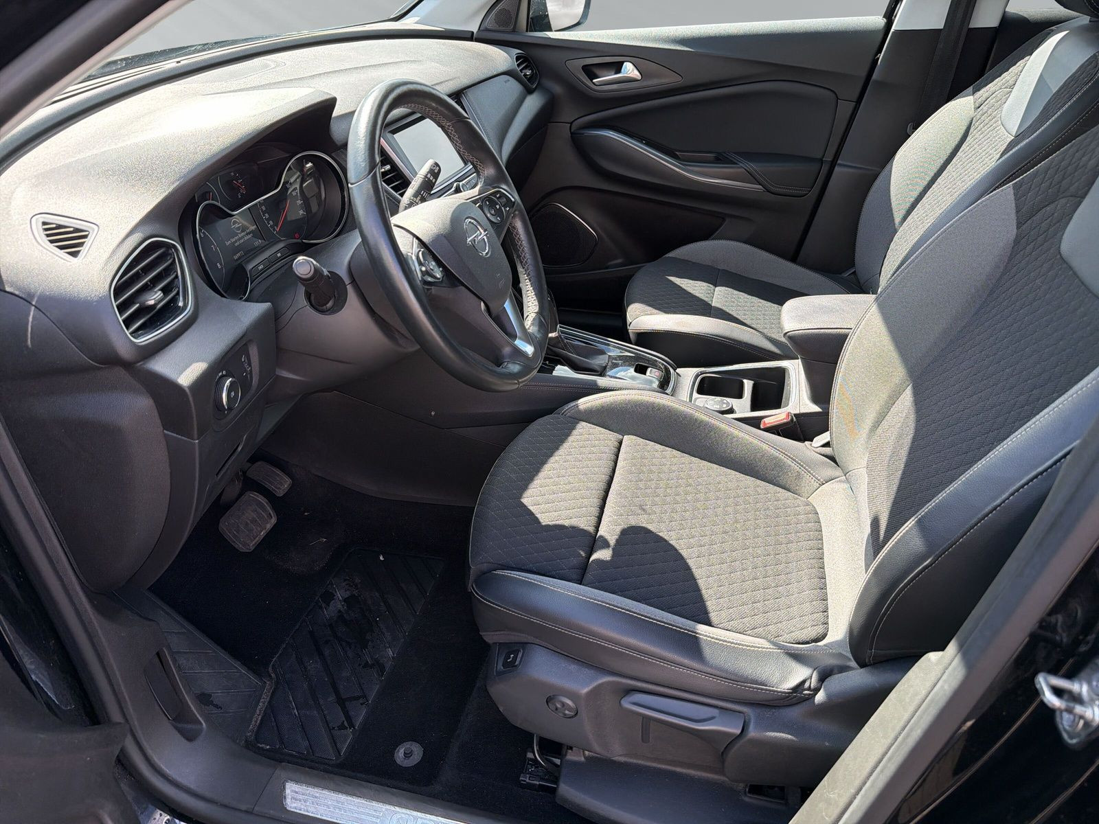 Grandland X 1.2 T INNOVATION+SHZ+LHZ+KAMERA+LED+