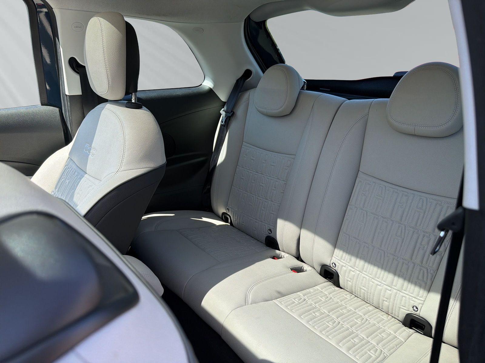 500e MJ22 42kWh laPrima  +SHZ+PANO+KLIMAAUTO+ALL