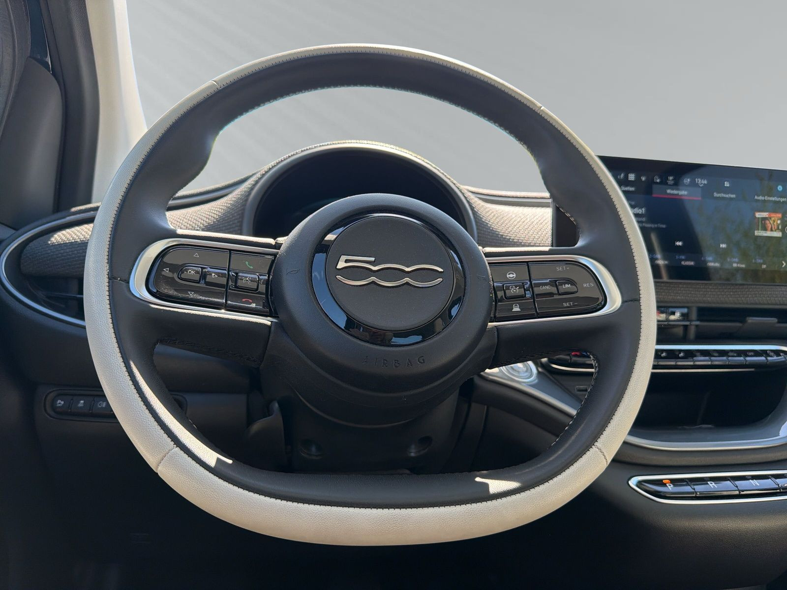 500e MJ22 42kWh laPrima  +SHZ+PANO+KLIMAAUTO+ALL