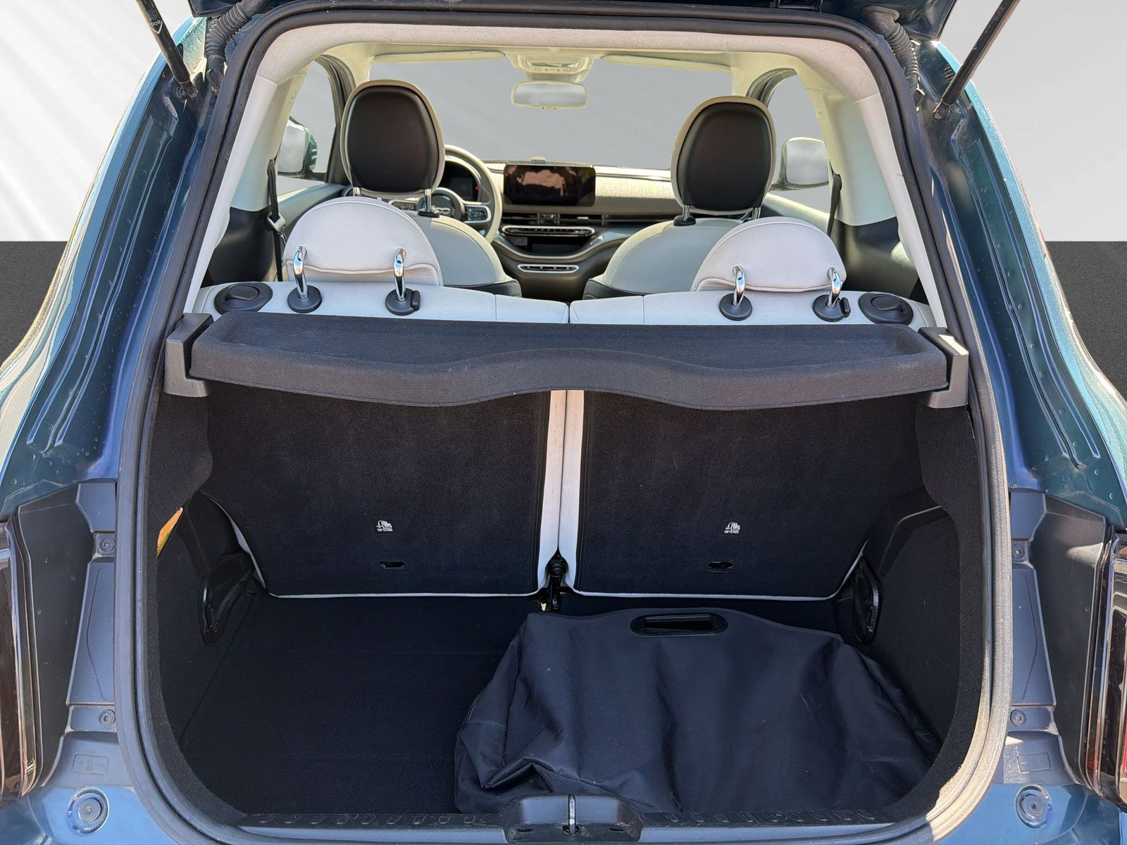 500e MJ22 42kWh laPrima  +SHZ+PANO+KLIMAAUTO+ALL