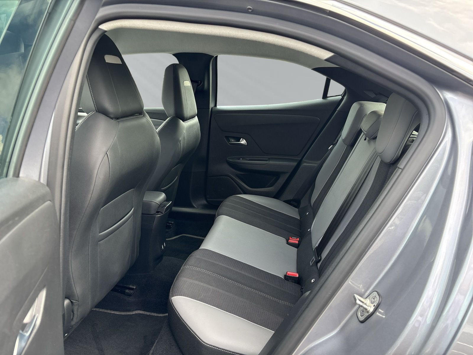 Mokka ELEGANCE 1.2 Turbo 96 kW+SHZ+LHZ+NAVI+KAM+