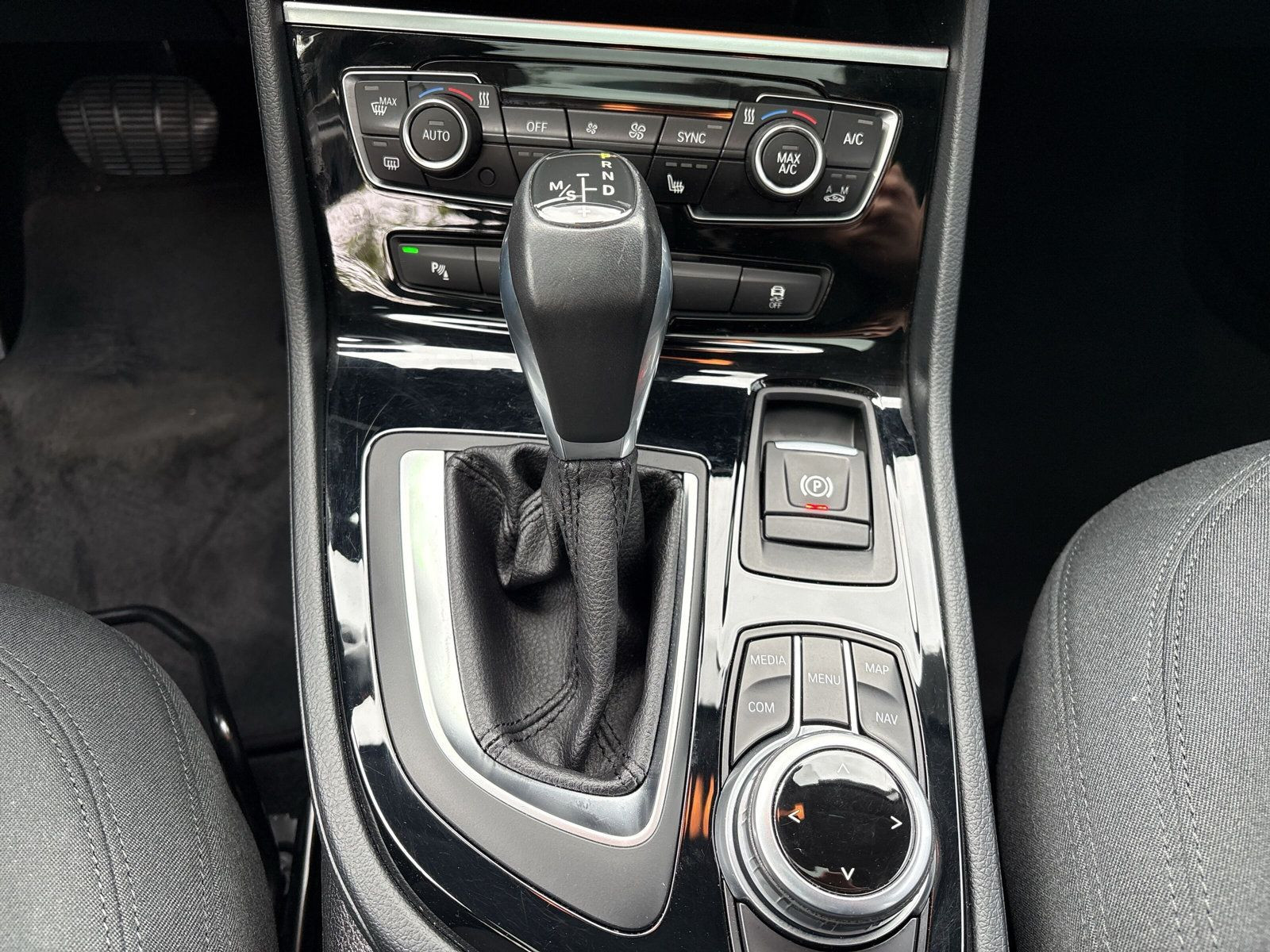 218i Active Tourer Advantage+PDC+NAVI+ALLWETTER+