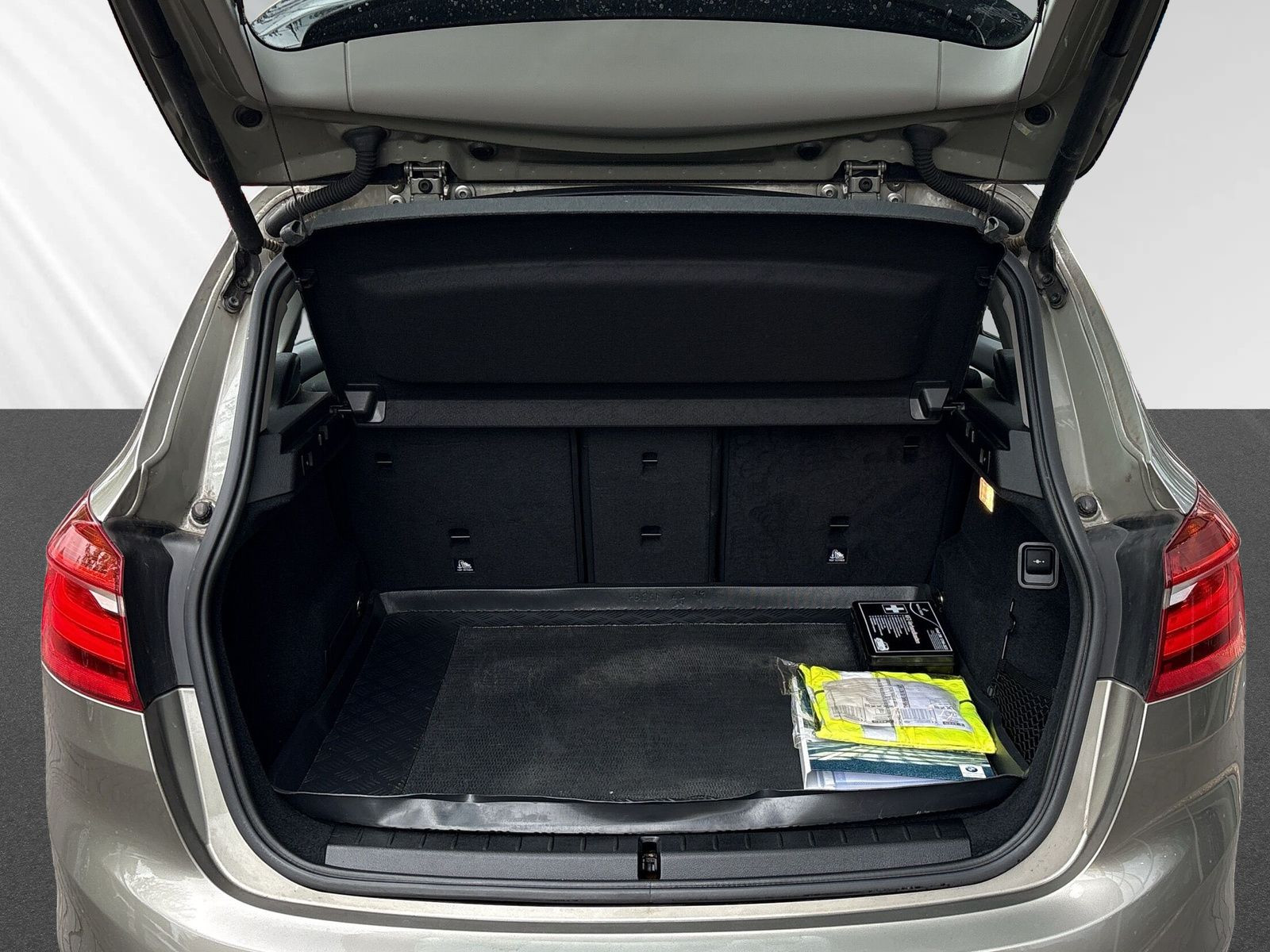 218i Active Tourer Advantage+PDC+NAVI+ALLWETTER+