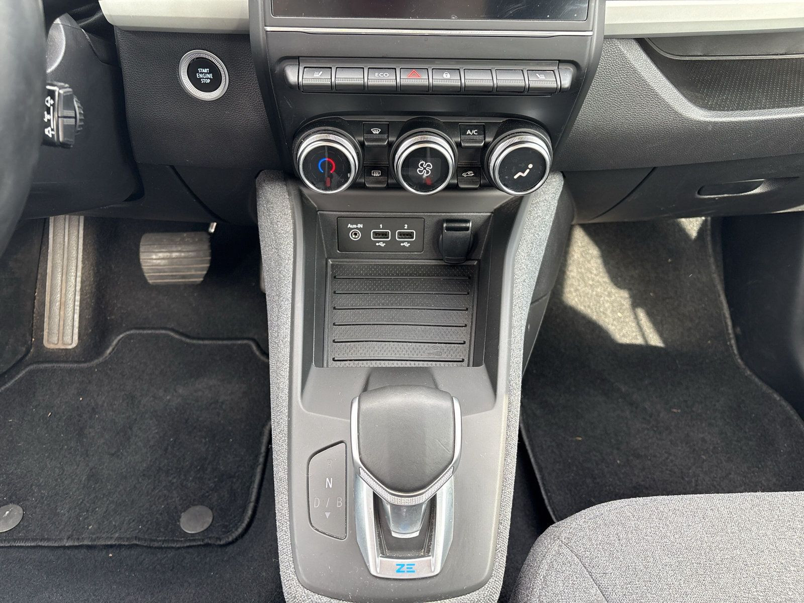 Zoe R110 Experience+KAMERA+PDC+KLIMA+BORDCOMPUT+