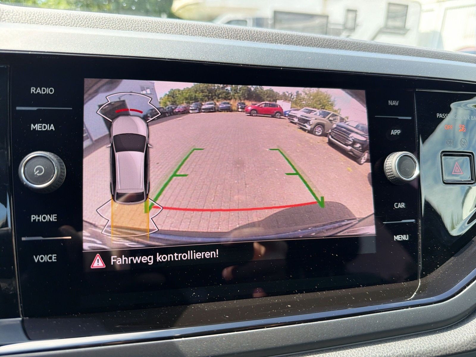 TAIGO 1.0 TSI 7-DSG R-LINE +KAM+CARPLAY+LED+SHZ+