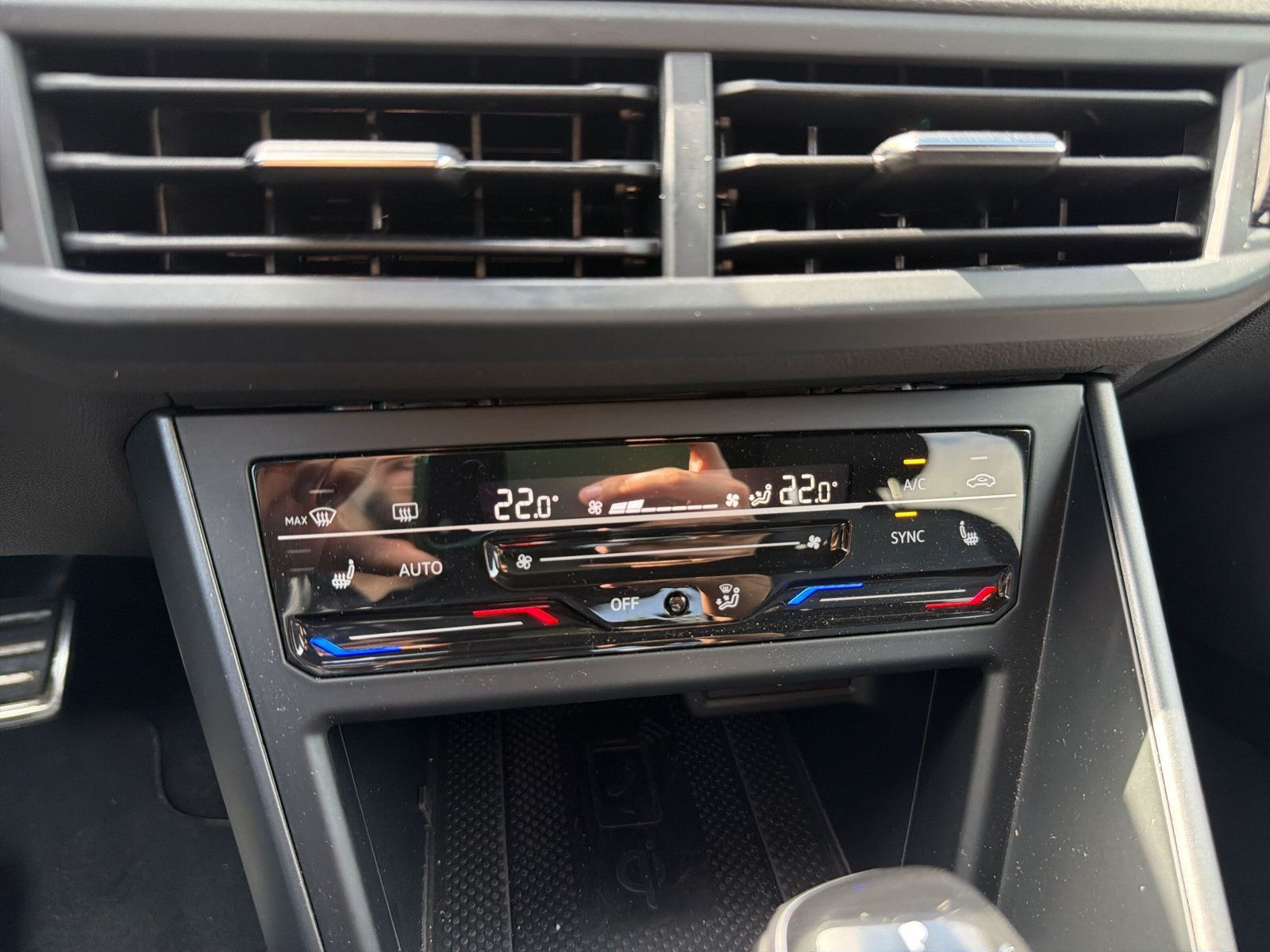 TAIGO 1.0 TSI 7-DSG R-LINE +KAM+CARPLAY+LED+SHZ+