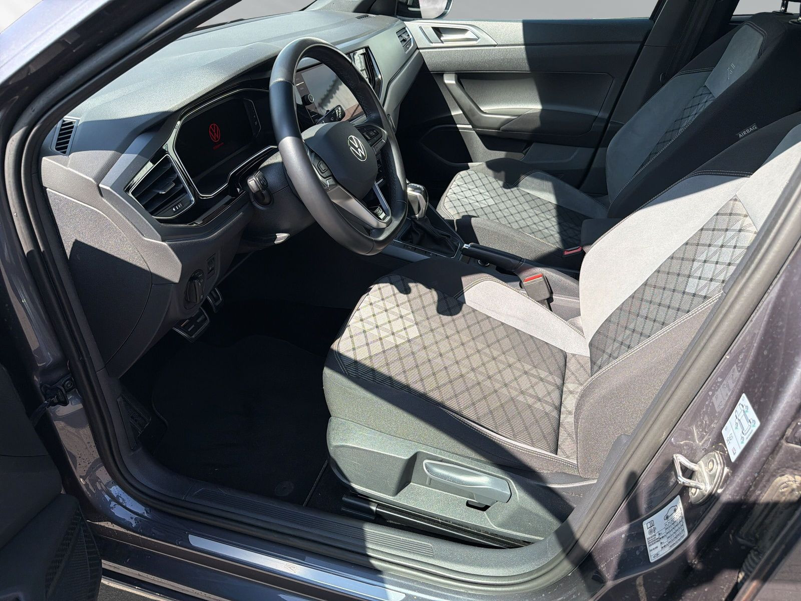 TAIGO 1.0 TSI 7-DSG R-LINE +KAM+CARPLAY+LED+SHZ+