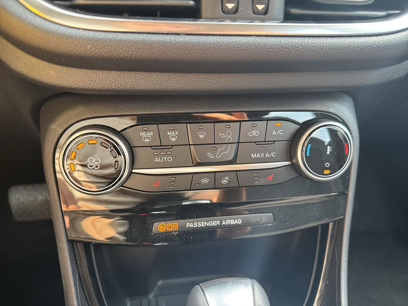 PUMA 1.0 ECOBOOST 125 PS 7AT TITANIUM+NAVI+SHZ++