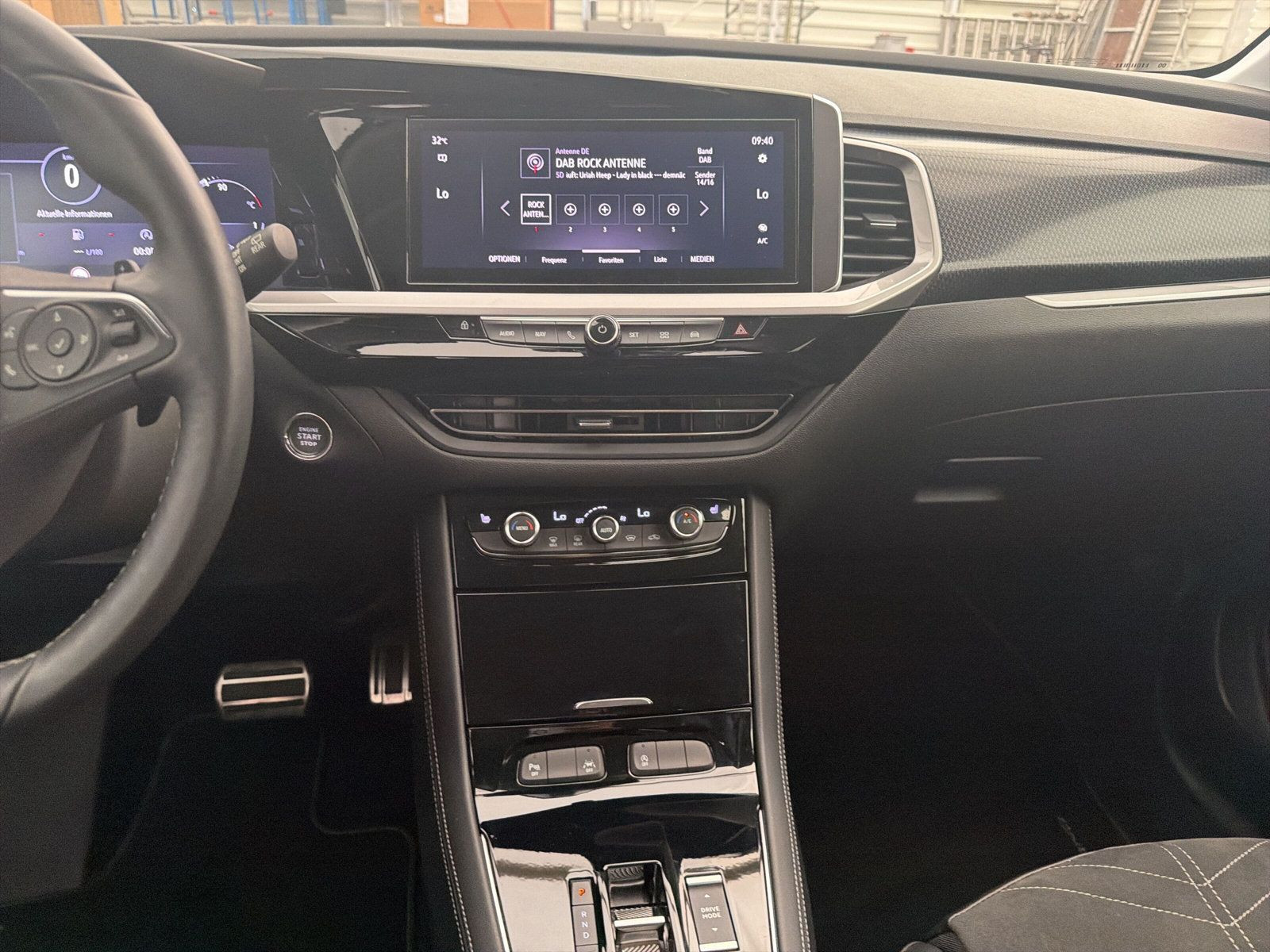 Grandland Elegance 1.2 Turbo S/S 96kW AT8+KAMERA