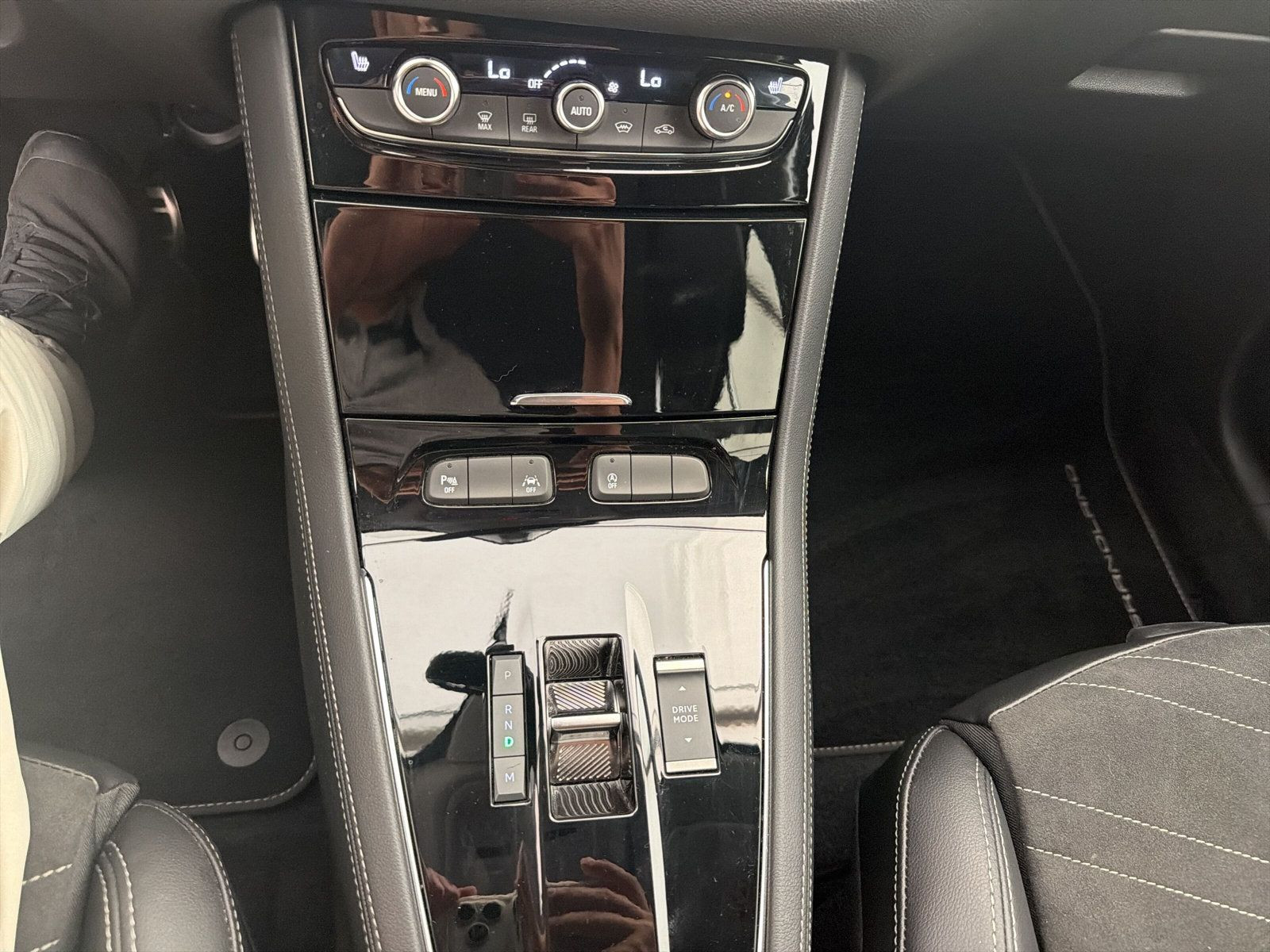 Grandland Elegance 1.2 Turbo S/S 96kW AT8+KAMERA