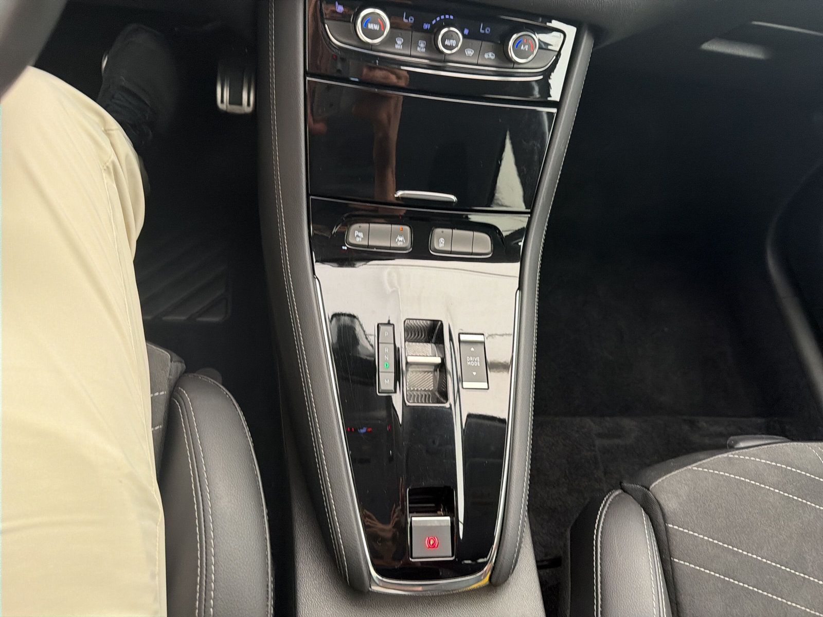 Grandland Elegance 1.2 Turbo S/S 96kW AT8+KAMERA