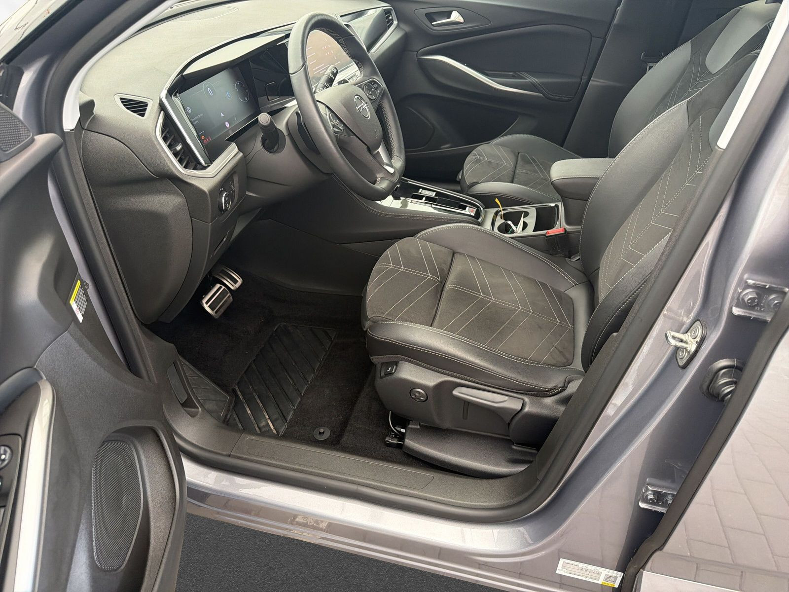 Grandland Elegance 1.2 Turbo S/S 96kW AT8+KAMERA