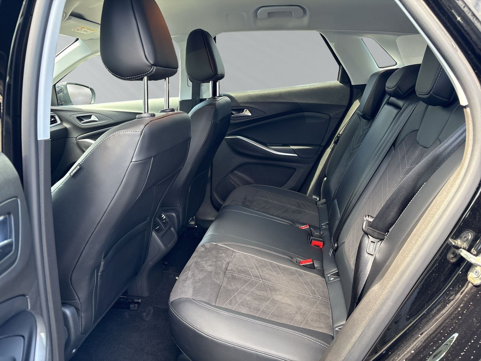 Grandland Elegance 1.2 Turbo+SHZ+LHZ+NAVI+KAMERA