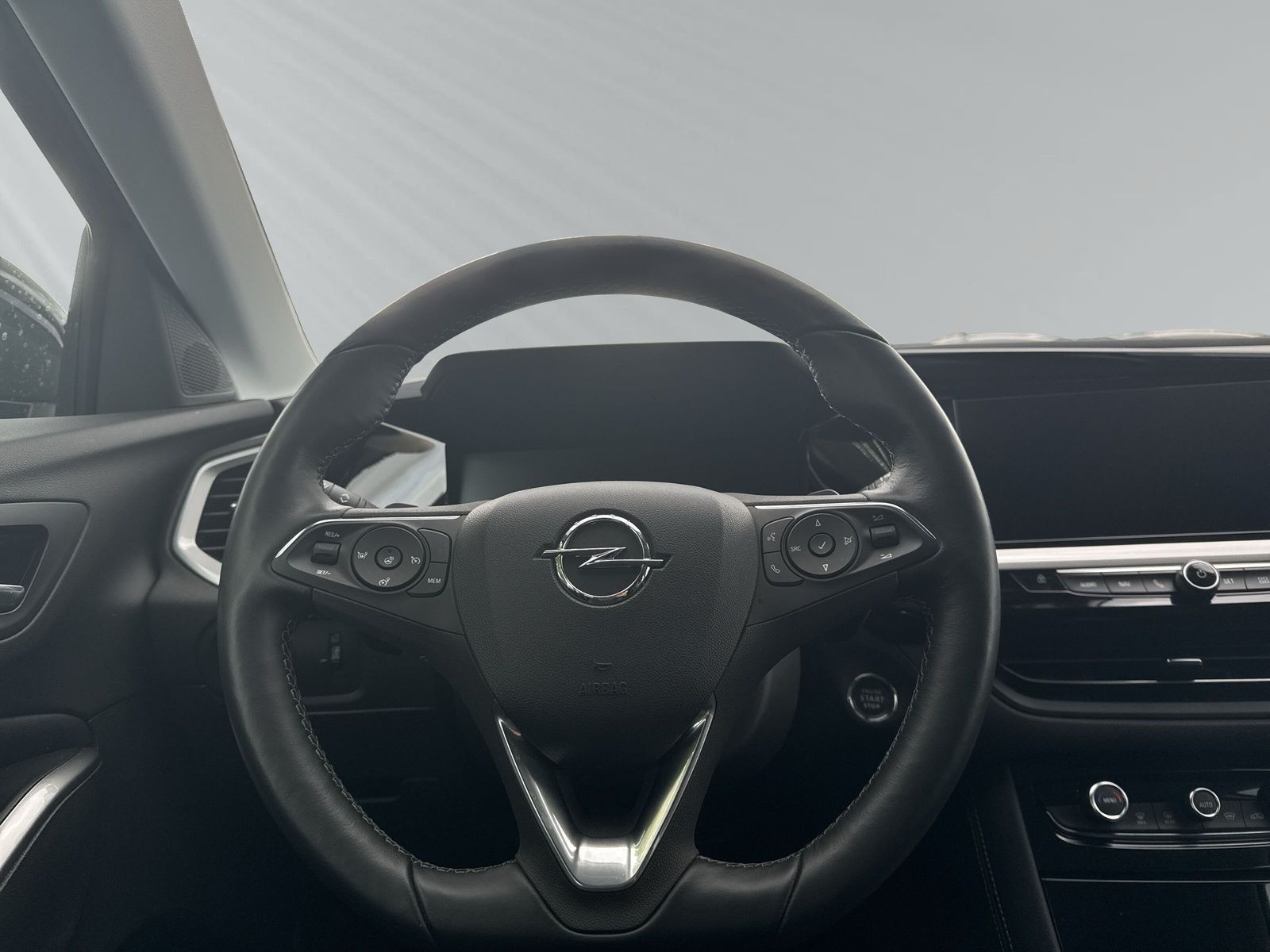 GRANDLAND ELEGANCE 1.2 TURBO AT8+360°+AHK+ALLWET