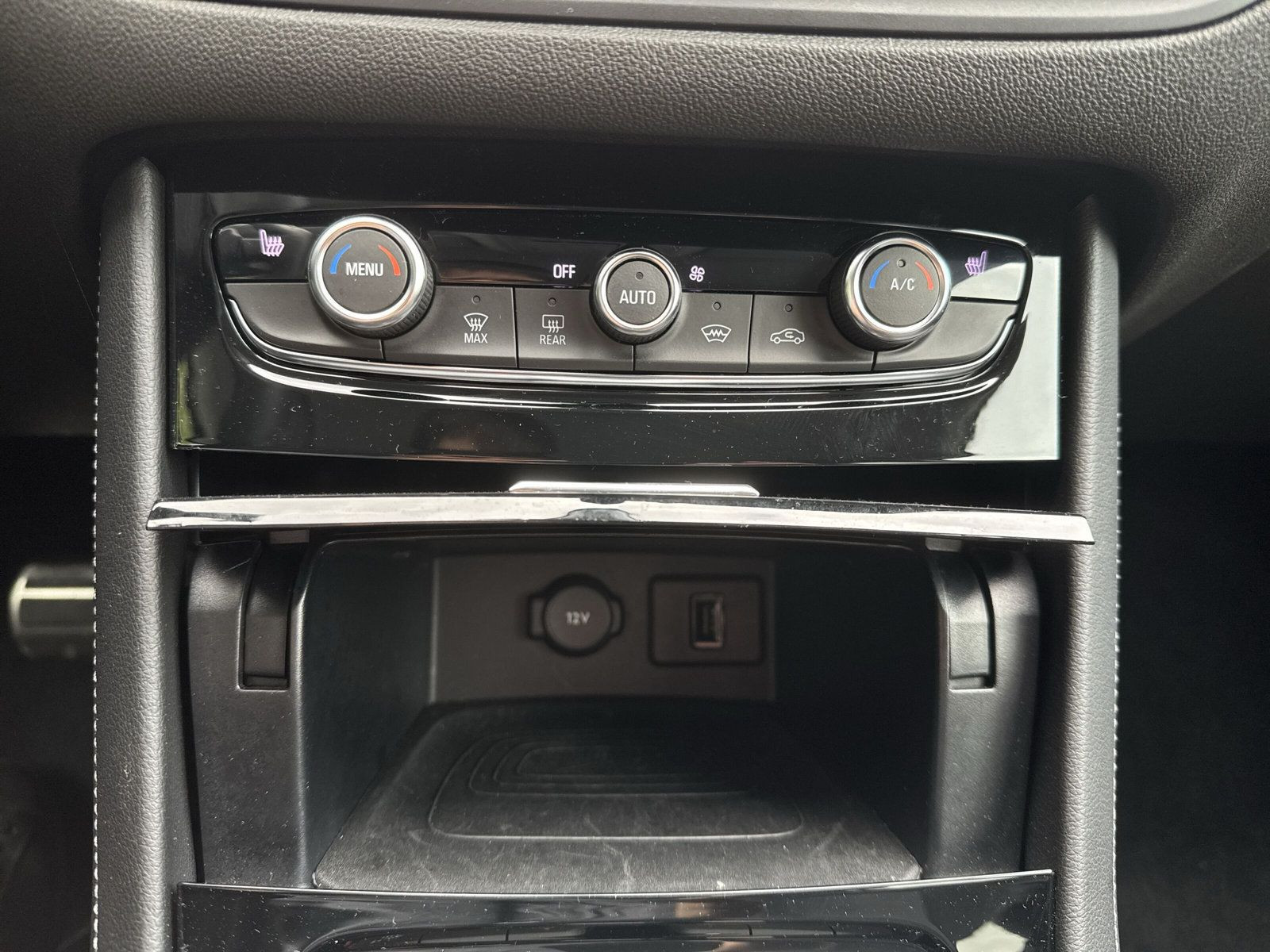 GRANDLAND ELEGANCE 1.2 TURBO AT8+360°+AHK+ALLWET
