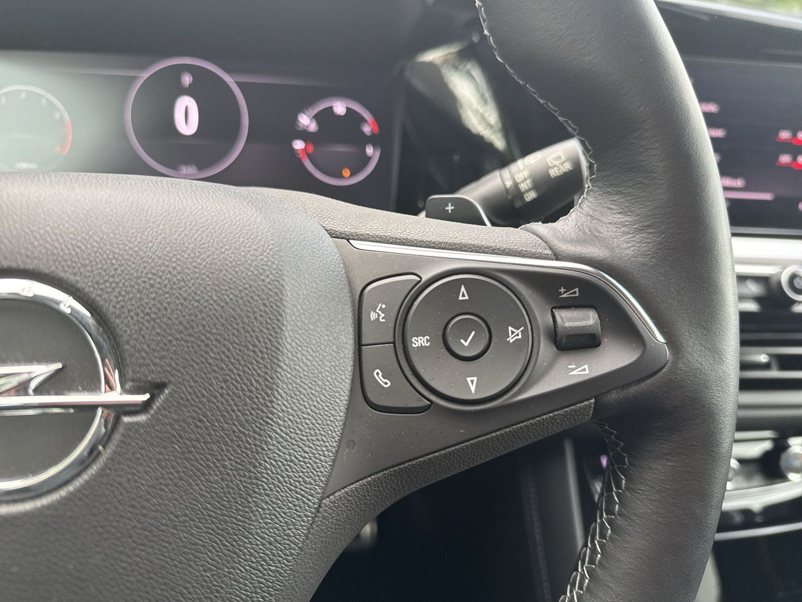 GRANDLAND ELEGANCE 1.2 TURBO AT8+360°+AHK+ALLWET