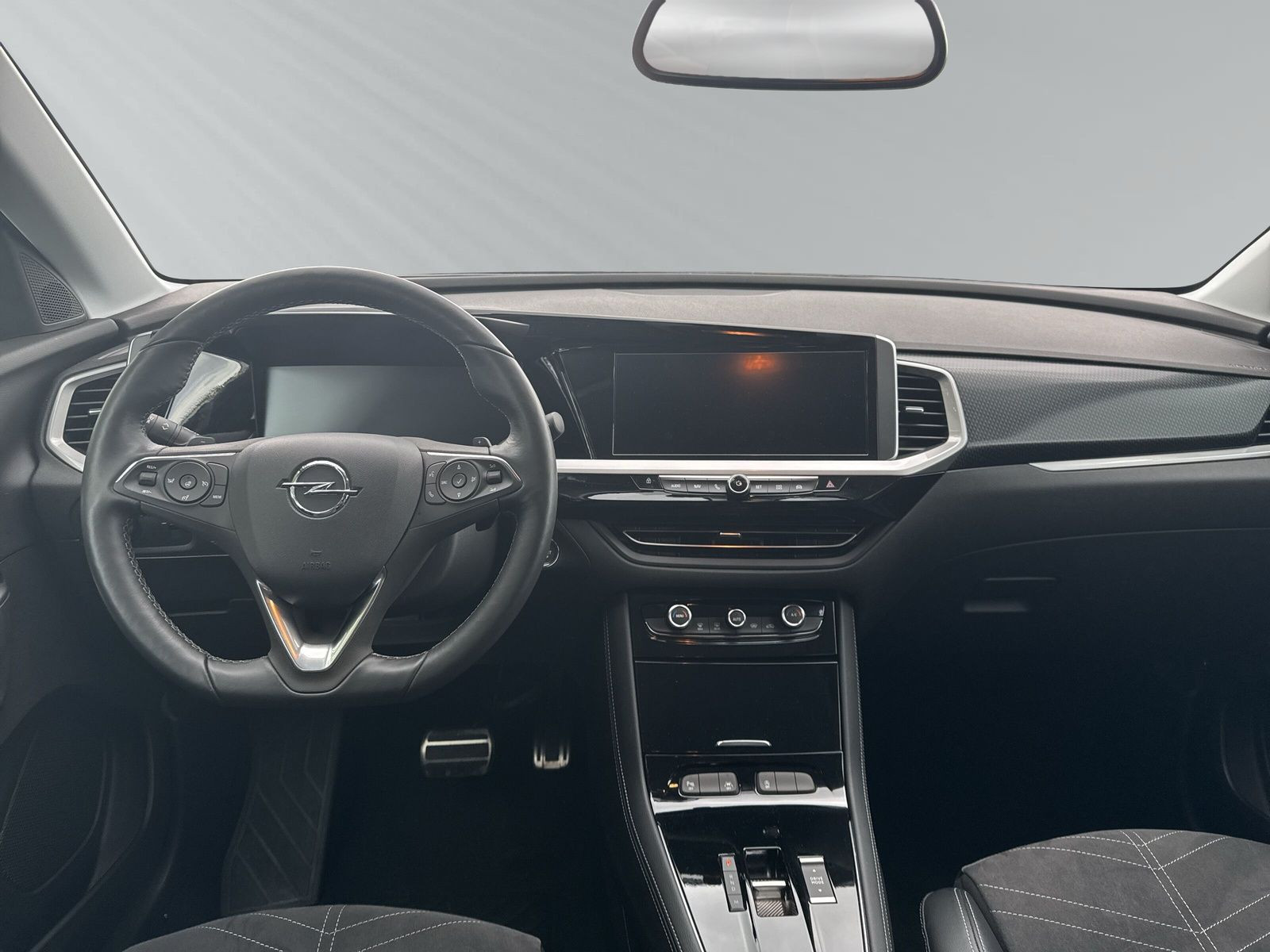 GRANDLAND ELEGANCE 1.2 TURBO AT8+360°+AHK+ALLWET