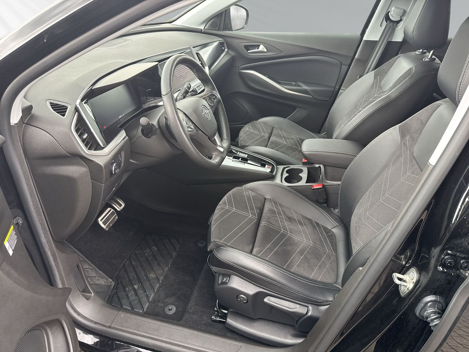 GRANDLAND ELEGANCE 1.2 TURBO AT8+360°+AHK+ALLWET