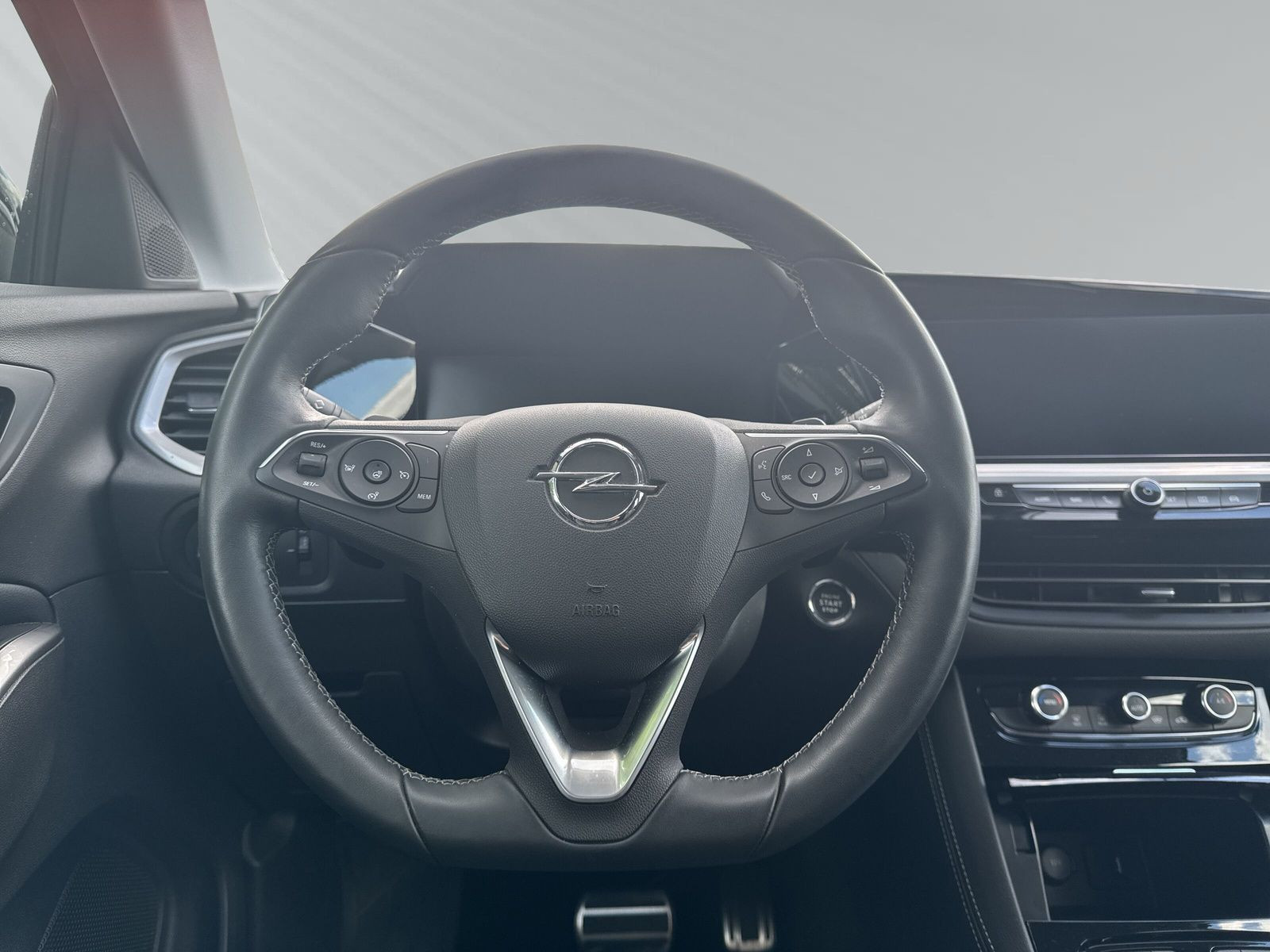 GRANDLAND ELEGANCE 1.2 TURBO AT8+360°+AHK+ALLWET